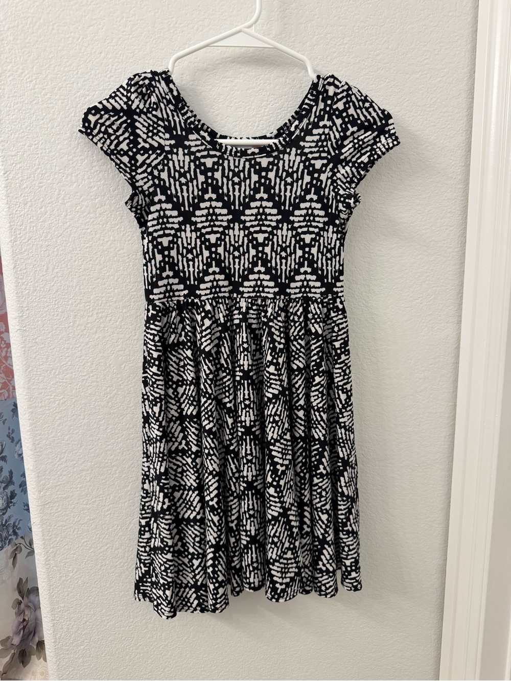 LuLaRoe Black and White Patterned Kids Dress 7 Girls